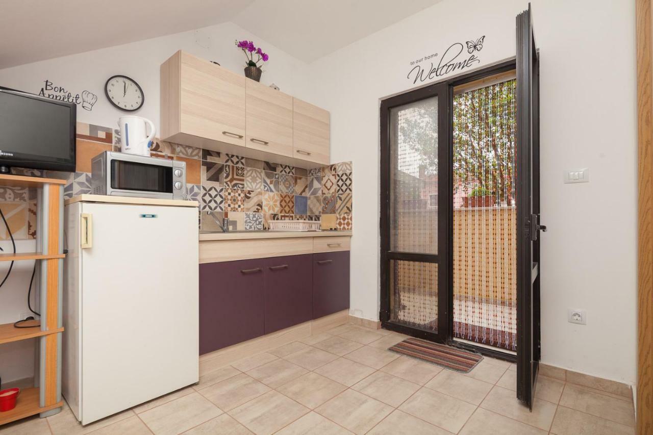 Ferienwohnung Miramare Pomer Exterior foto