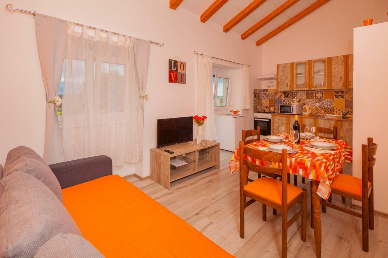 Ferienwohnung Miramare Pomer Exterior foto